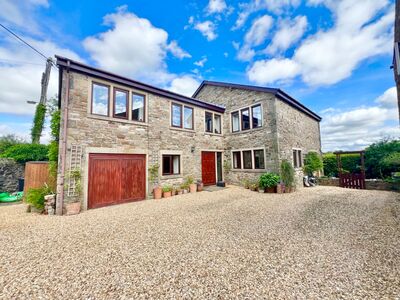 Wood Road Lane, 5 bedroom Detached House for sale, £950,000