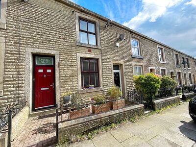 3 bedroom Mid Terrace House for sale