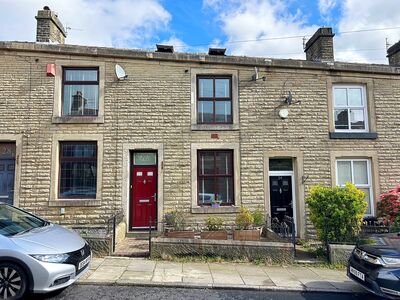 3 bedroom Mid Terrace House for sale