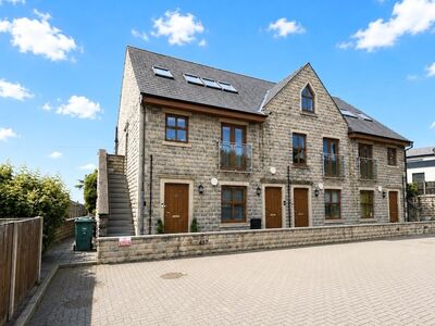 2 bedroom Flat for sale