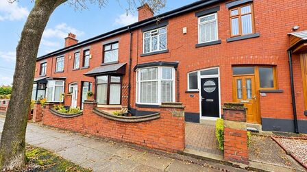 3 bedroom Mid Terrace House for sale
