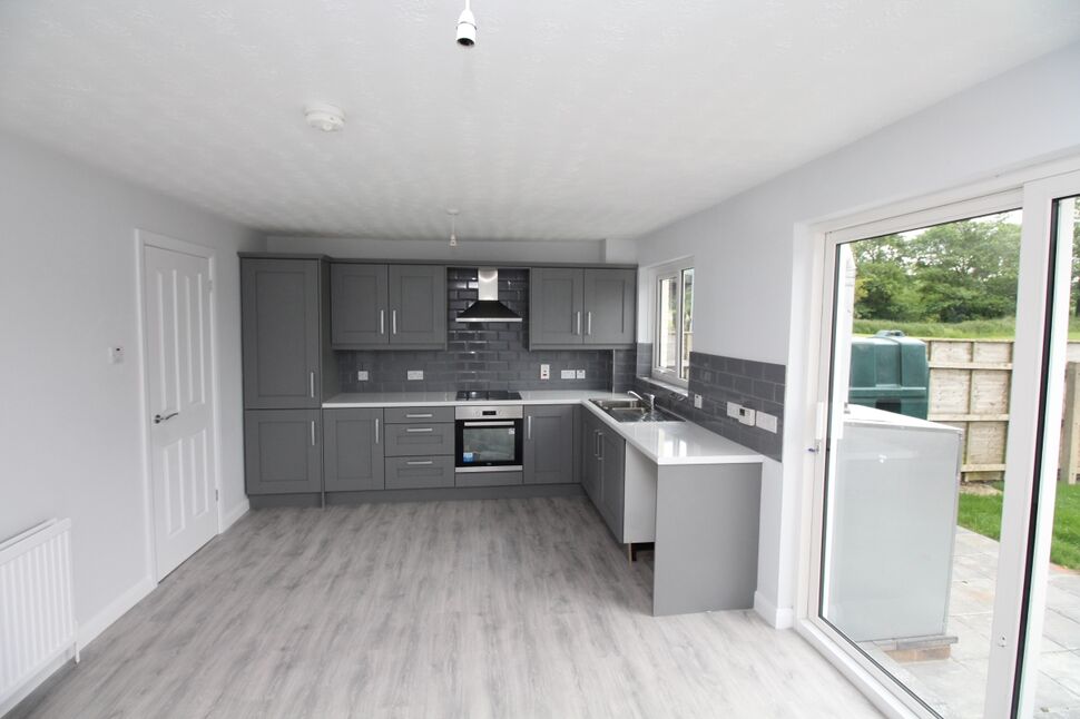 Kitchen / Dining Area