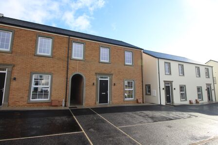 3 bedroom Mid Terrace House to rent