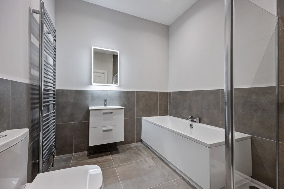 3 bedroom Flat for sale, Barton Park, Greenisland, BT38 £300,000