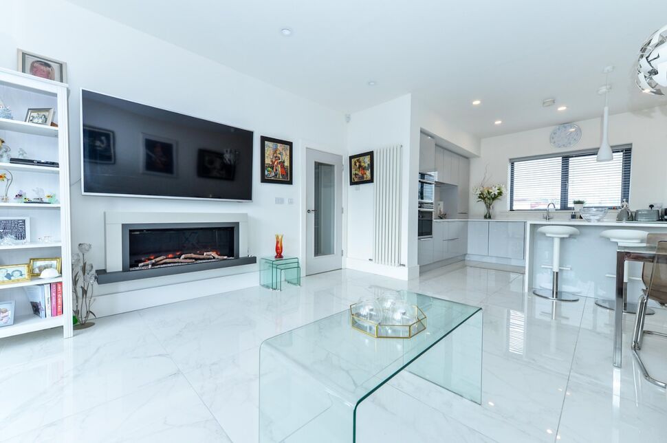 2 bedroom Flat for sale, Quayside, Carrickfergus, BT38 £244,950