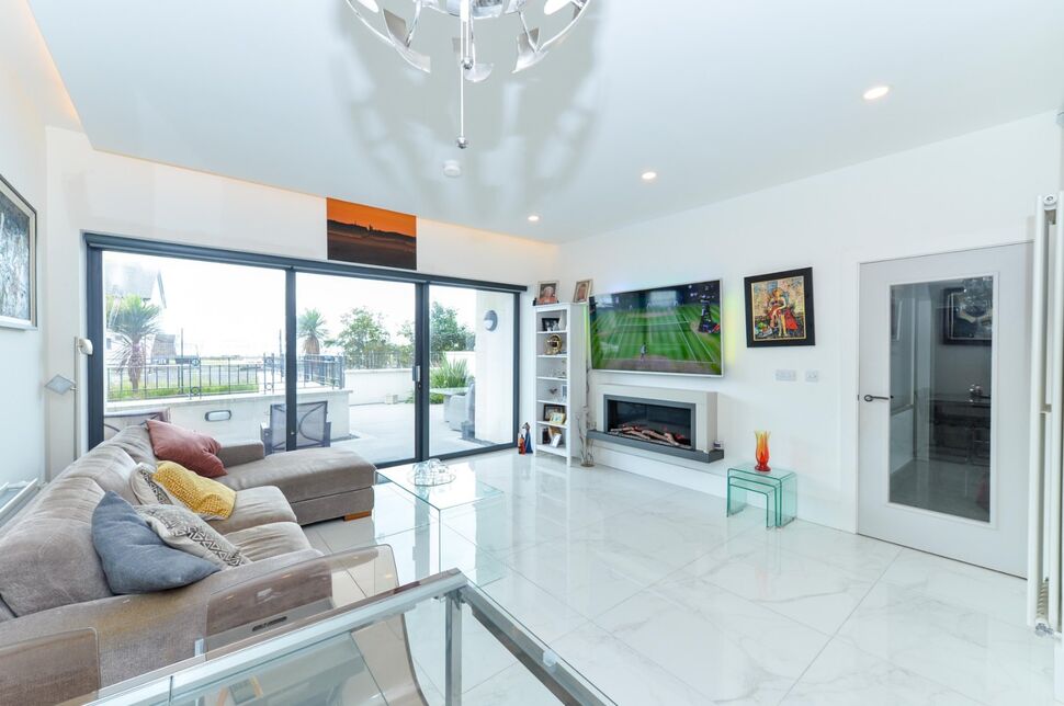 2 bedroom Flat for sale, Quayside, Carrickfergus, BT38 £244,950