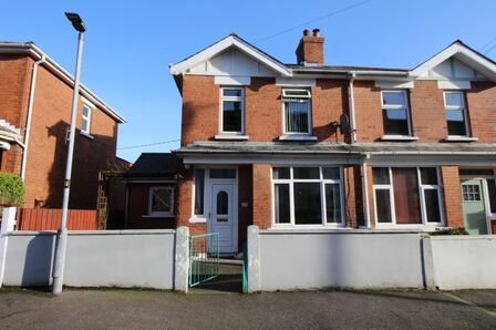 Adelaide Avenue, 3 bedroom Semi Detached House for sale, £104,950