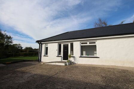 Hillhead Road, 2 bedroom Bungalow to rent, &pound;800 pcm