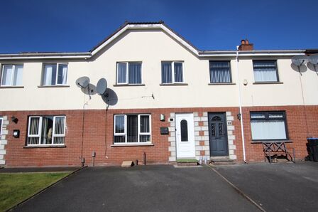 3 bedroom Mid Terrace House for sale