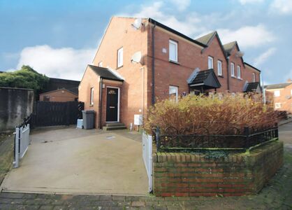 Prospect Street, 2 bedroom  Flat for sale, £85,000