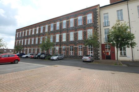 Barn Mills, 2 bedroom  Flat to rent, £800 pcm