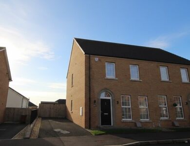 3 bedroom Semi Detached House to rent