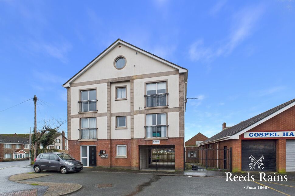 2 bedroom Flat for sale