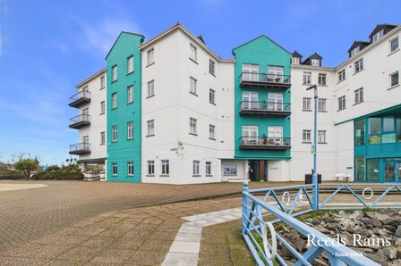 3 bedroom Flat for sale