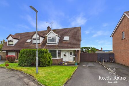Hillview Crescent, 3 bedroom Semi Detached House for sale, &pound;189,950