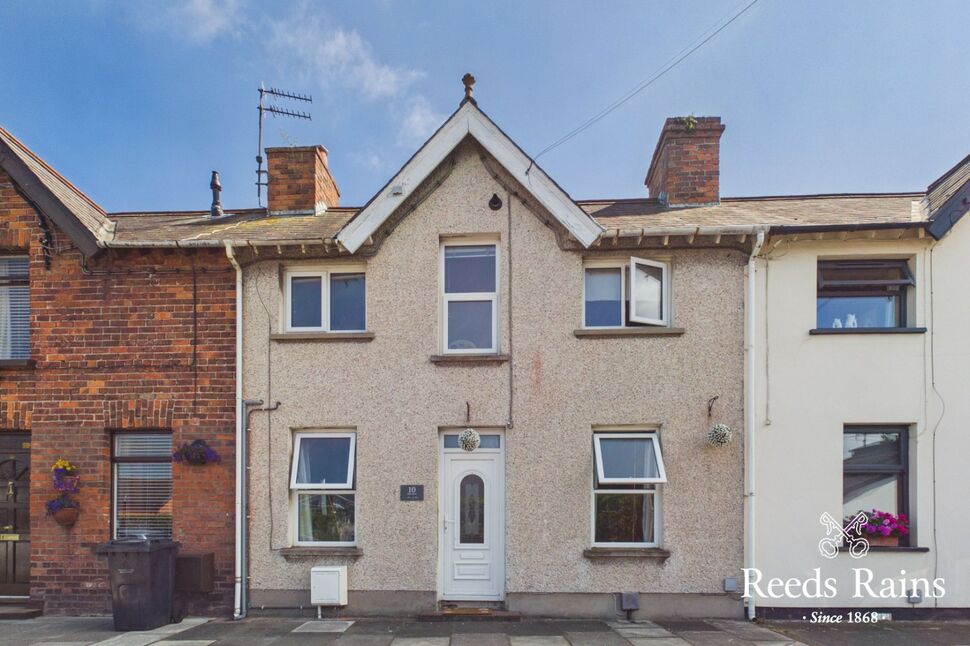 3 bedroom Mid Terrace House for sale