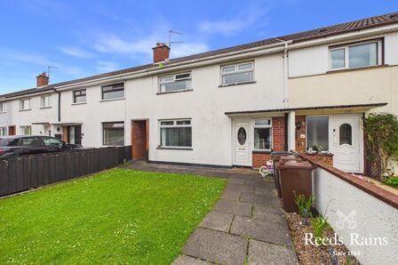 3 bedroom Mid Terrace House for sale