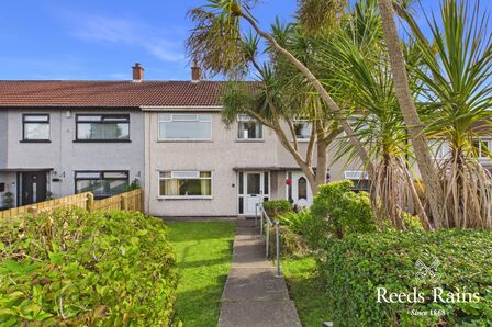 3 bedroom Mid Terrace House for sale