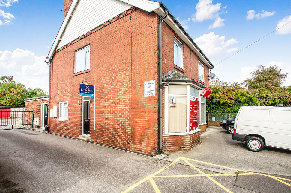 Main image of 3 bedroom  Flat to rent, Poplar Avenue, Castleford, West Yorkshire, WF10