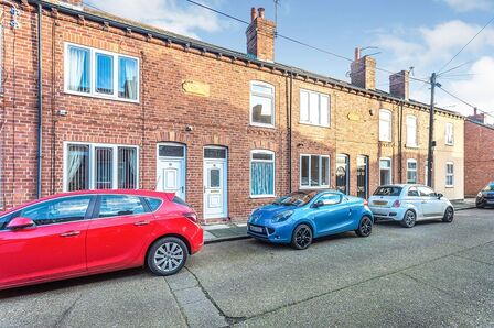 3 bedroom Mid Terrace House to rent