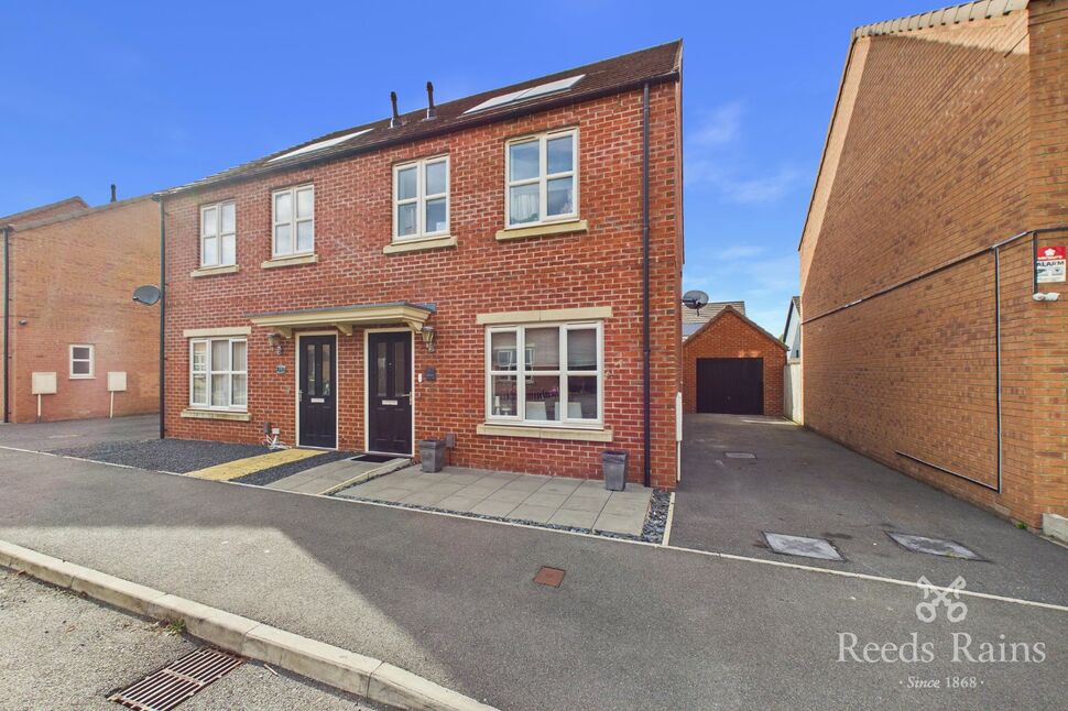 3 bedroom Semi Detached House for sale