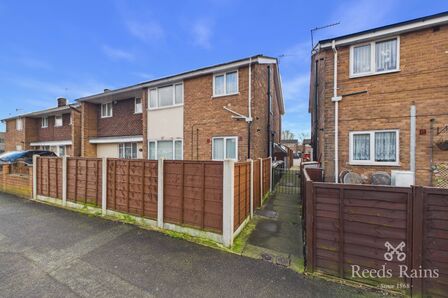 Willow Court, 2 bedroom Flat for sale, &pound;90,000