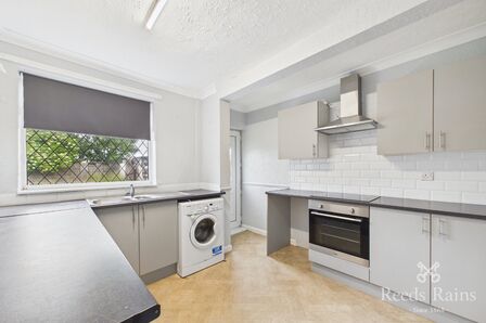 Fryston Road, 3 bedroom Mid Terrace House to rent, &pound;950 pcm