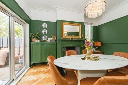 4 bedroom Semi Detached House to rent