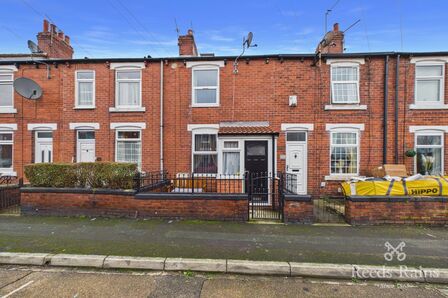 3 bedroom Mid Terrace House for sale