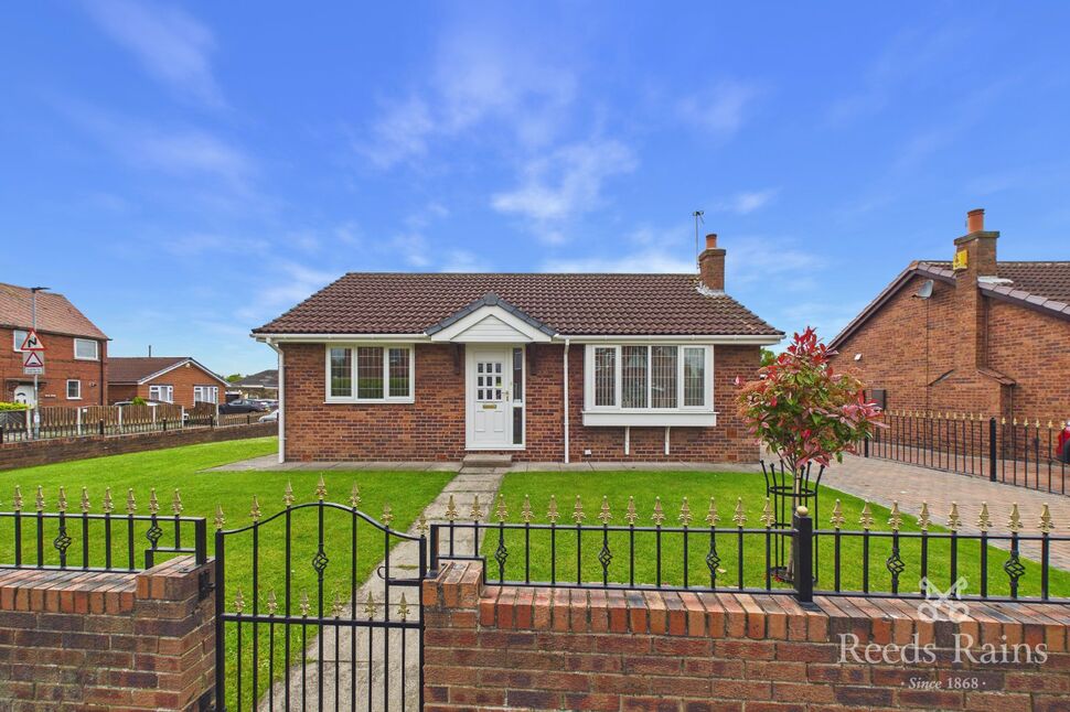 Main image of 2 bedroom Detached Bungalow for sale, Hillcrest Mount, Castleford, West Yorkshire, WF10