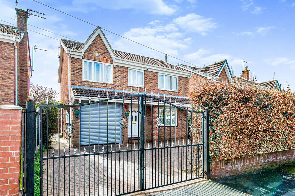 4 bedroom Detached House for sale, Kendal Gardens, Castleford, WF10 £