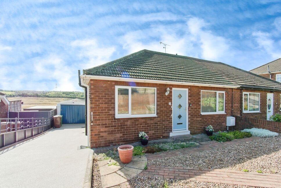 Main image of 2 bedroom Semi Detached Bungalow for sale, Park View, Castleford, West Yorkshire, WF10