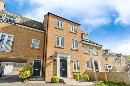 Waterton Road, 4 bedroom Mid Terrace House for sale, £240,000
