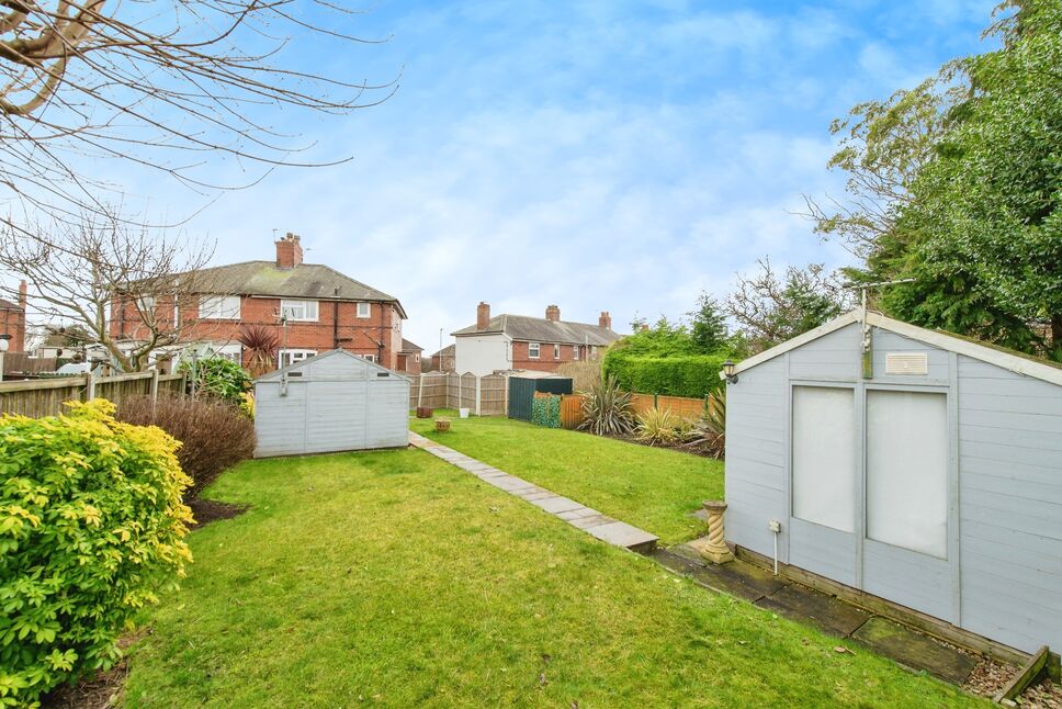 3 bedroom Semi Detached House for sale, Park Avenue, Kippax, LS25 £