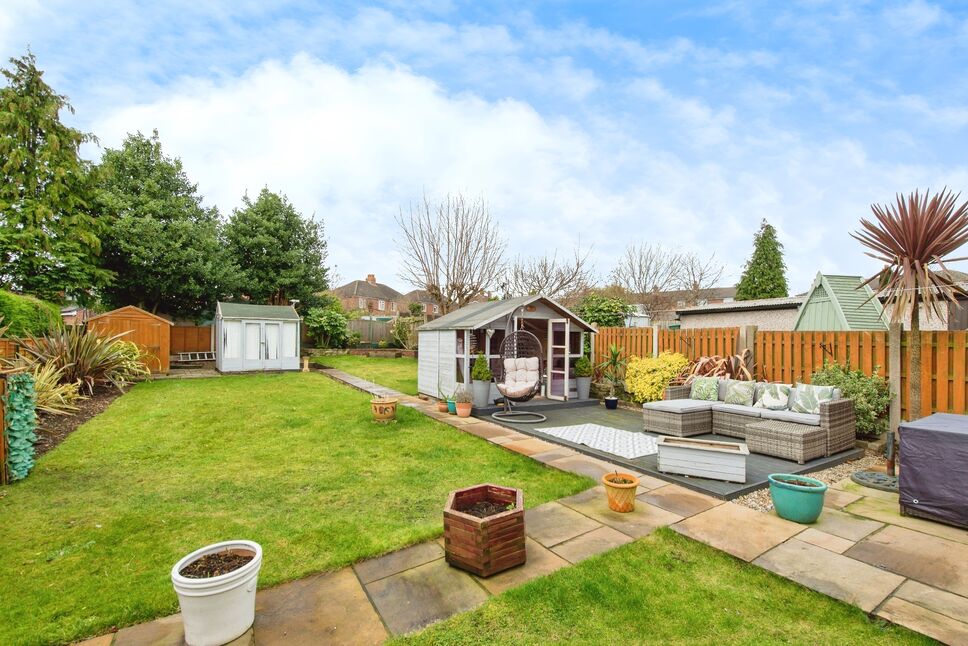 3 bedroom Semi Detached House for sale, Park Avenue, Kippax, LS25 £