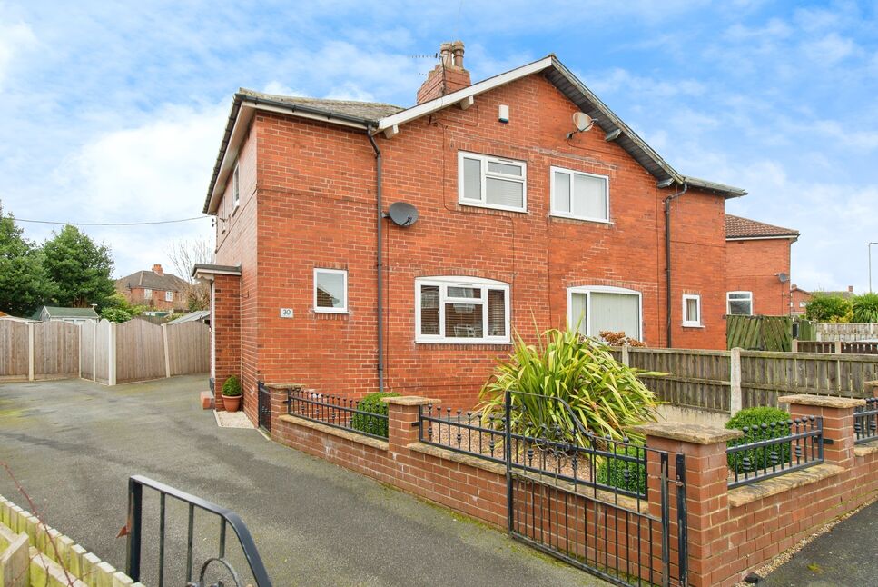 3 bedroom Semi Detached House for sale, Park Avenue, Kippax, LS25 £
