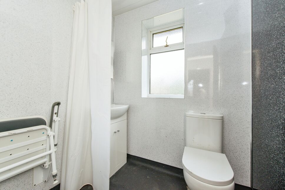 2 bedroom Semi Detached House for sale, Lumley Avenue, Castleford, WF10 £130,000