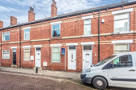 2 bedroom Mid Terrace House to rent