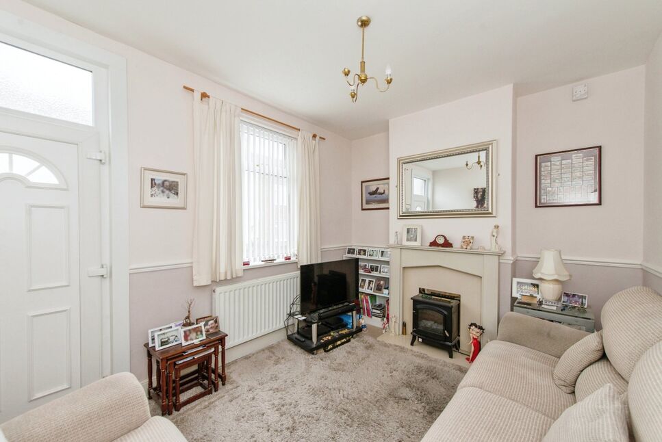 2 bedroom Mid Terrace House for sale, New Street, Kippax, LS25 £130,000