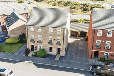 4 bedroom Semi Detached House for sale