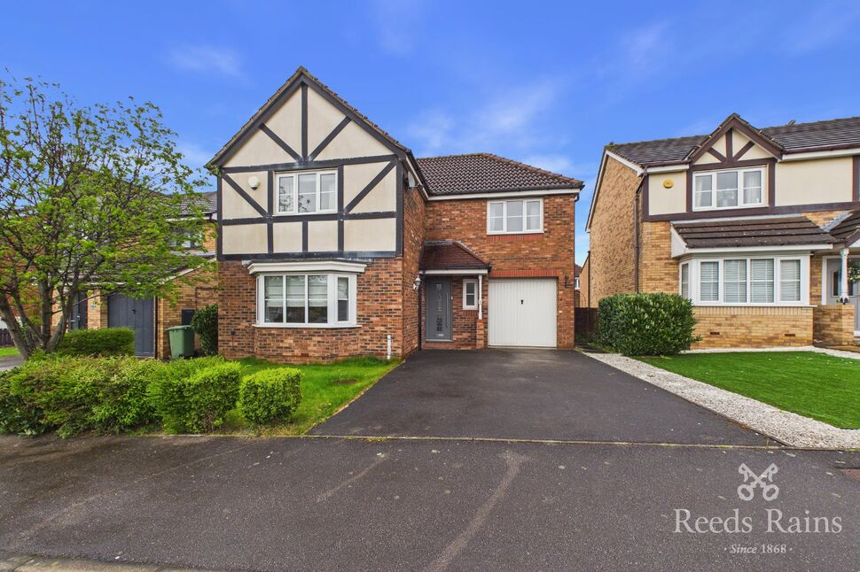 Main image of 4 bedroom Detached House for sale, Dunniwood Drive, Castleford, West Yorkshire, WF10