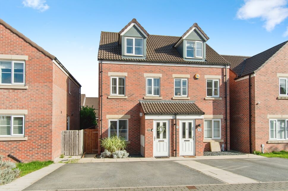 Main image of 3 bedroom Semi Detached House for sale, Elm View, Castleford, West Yorkshire, WF10