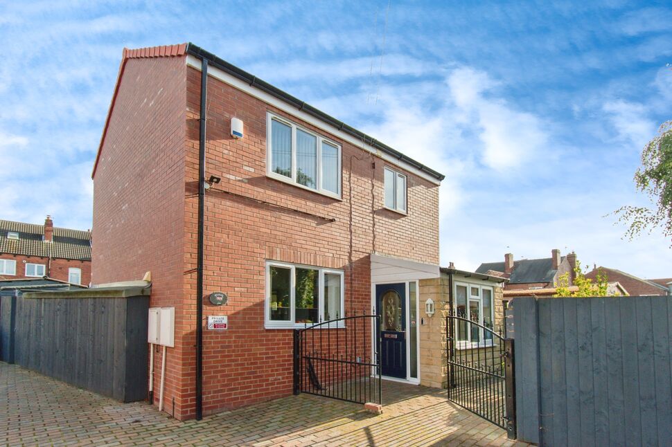 Main image of 3 bedroom Detached House for sale, Lower Oxford Street, Castleford, West Yorkshire, WF10