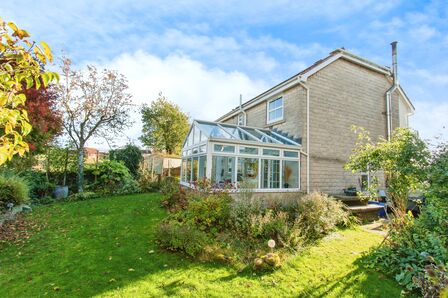 Manor Court, 4 bedroom Detached House for sale, £440,000