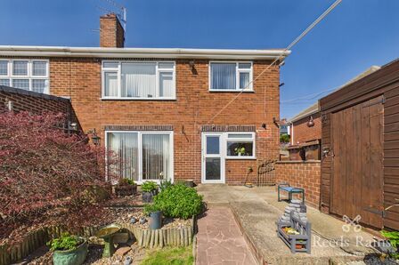 Park View, 3 bedroom Semi Detached House for sale, &pound;240,000