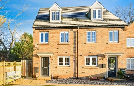 Blenheim Way, 3 bedroom Semi Detached House for sale, £220,000