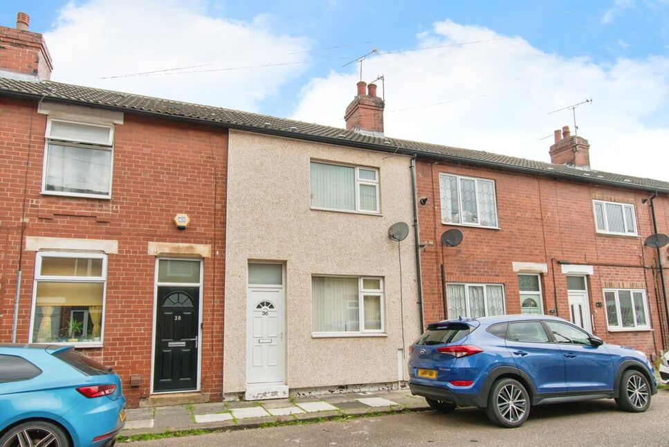 2 bedroom Mid Terrace House for sale