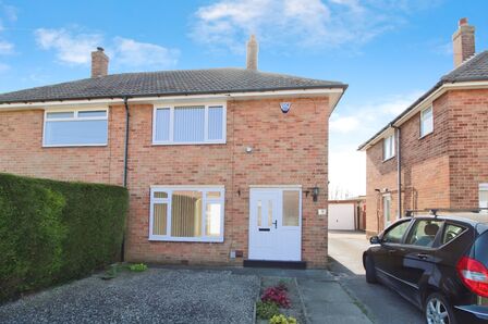 Rosewood Avenue, 2 bedroom Semi Detached House to rent, £975 pcm