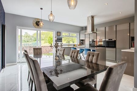 Ferrybridge Road, 4 bedroom Detached House for sale, £500,000