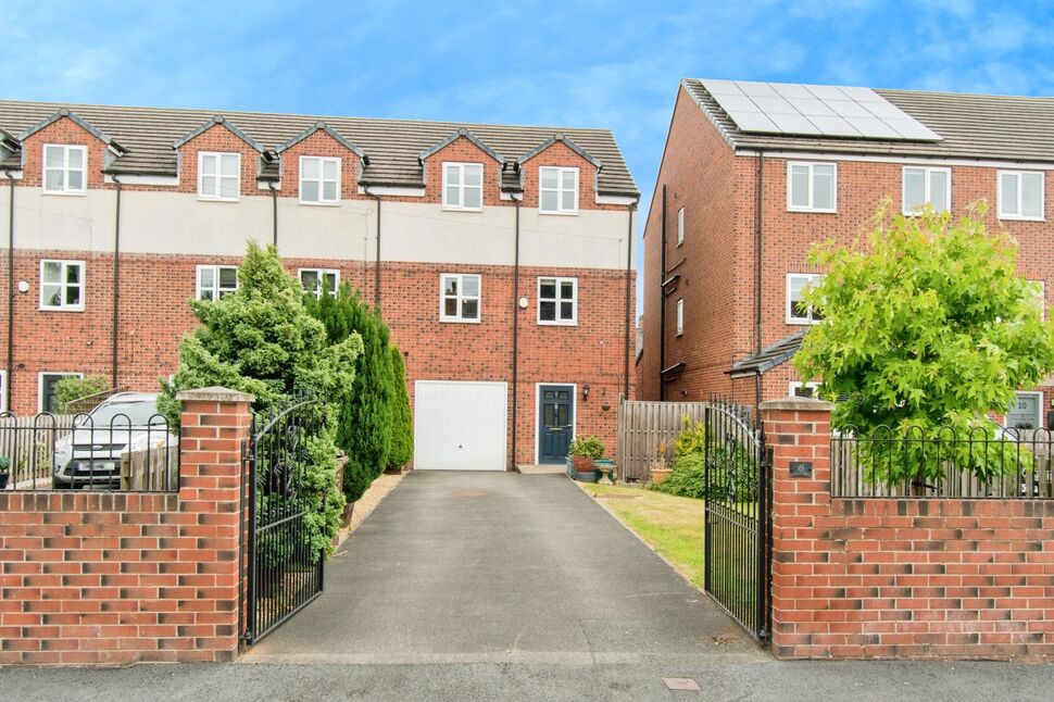 Main image of 4 bedroom End Terrace House for sale, School Street, Castleford, West Yorkshire, WF10